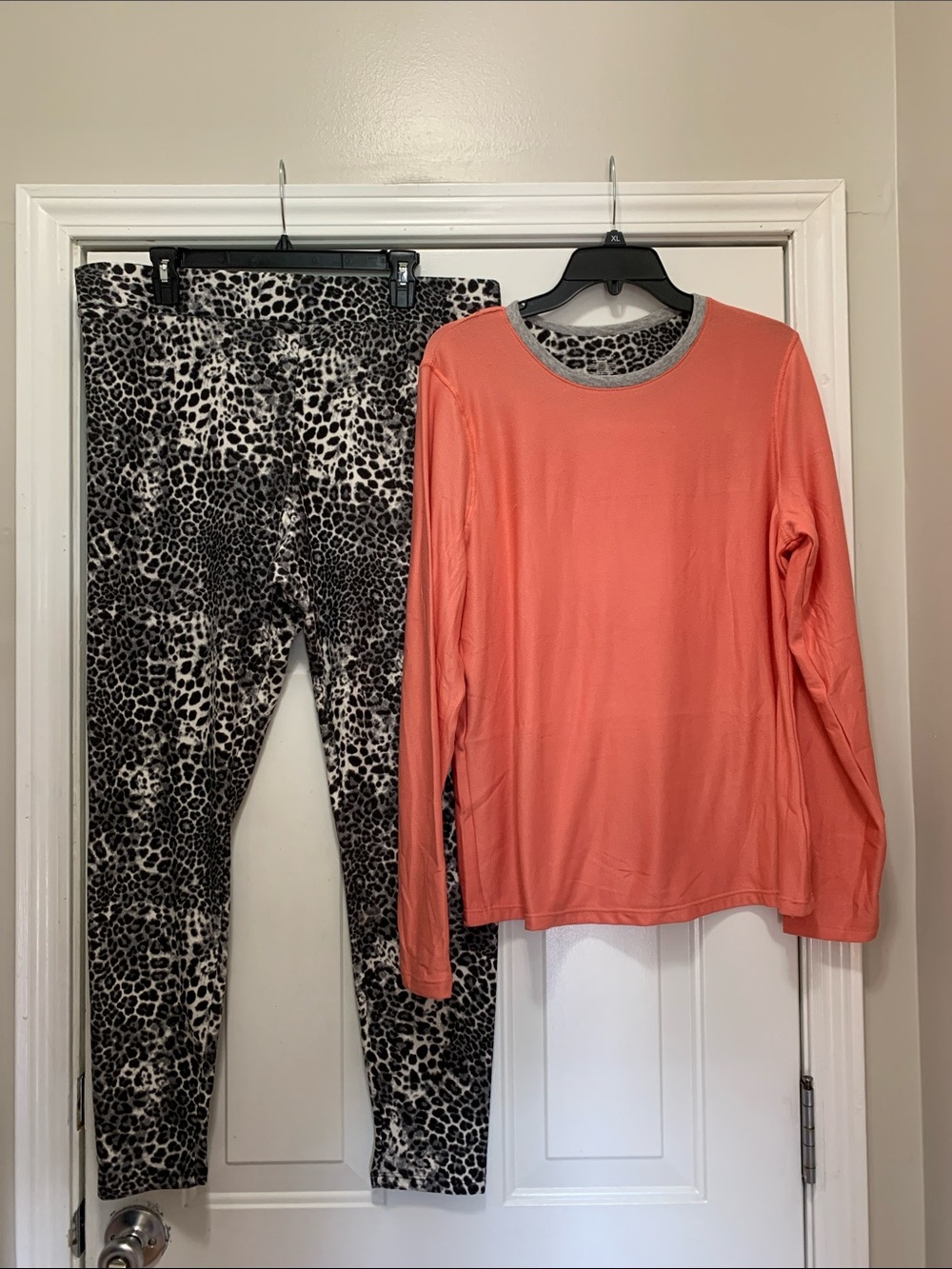 3/$15 Cuddl Duds Coral ClimateRight Leopard Print Pajamas Size XL